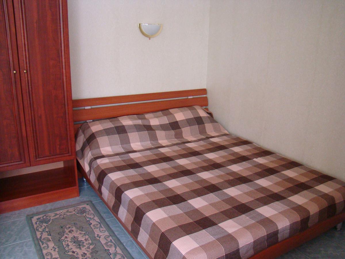 Mini-Hotel In Odessa Yard Exterior photo