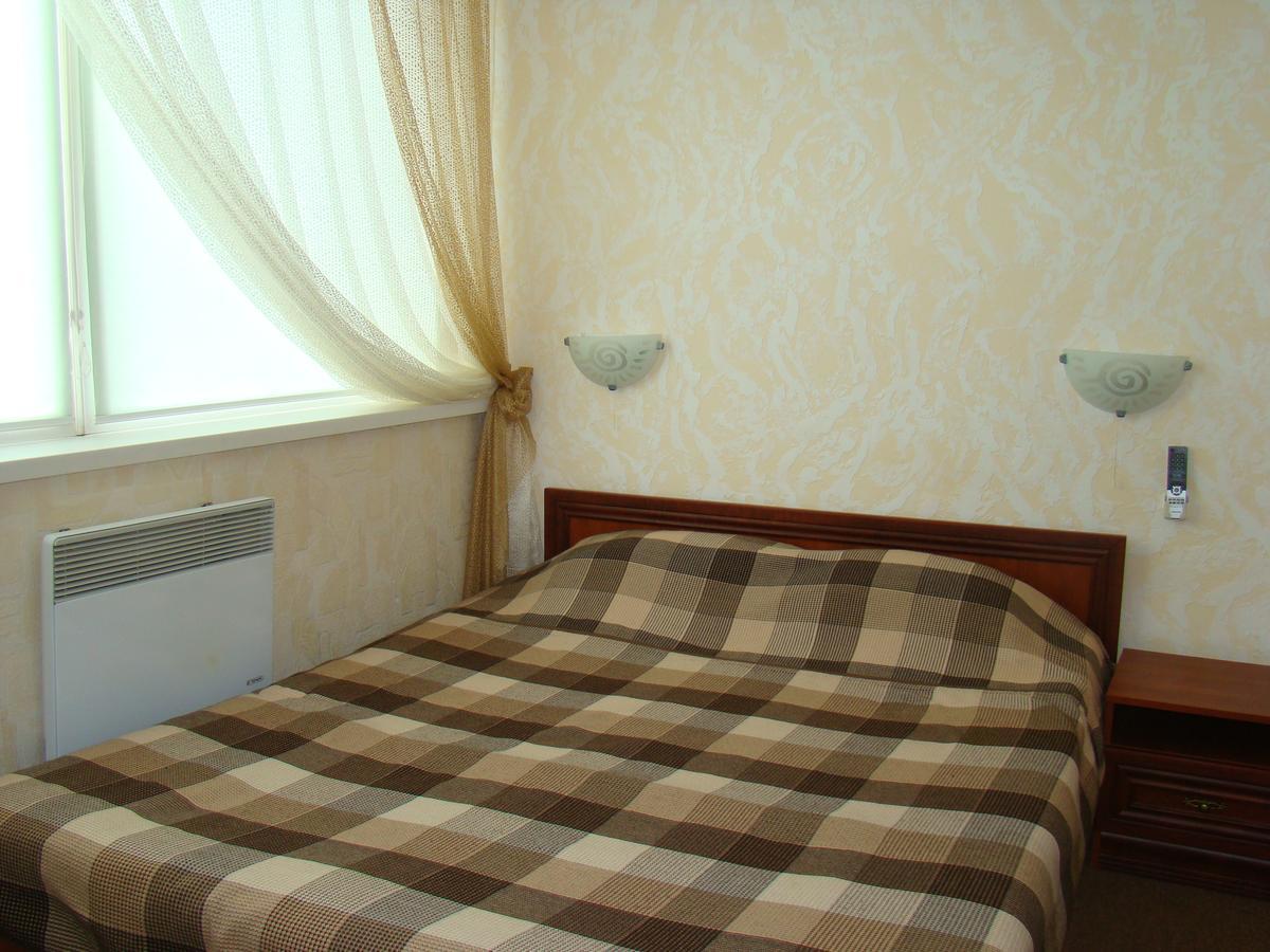 Mini-Hotel In Odessa Yard Exterior photo