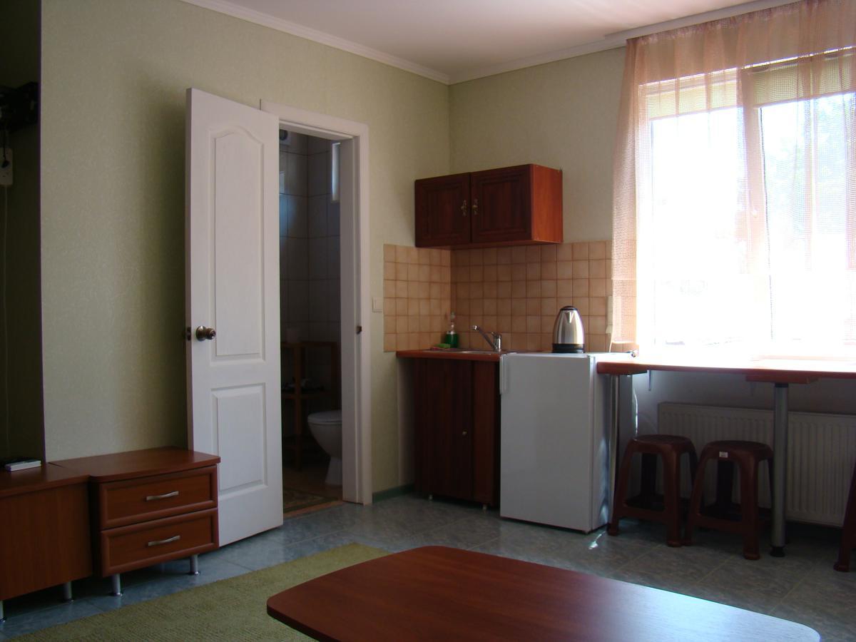 Mini-Hotel In Odessa Yard Exterior photo
